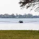 بيت للعطل Island In *